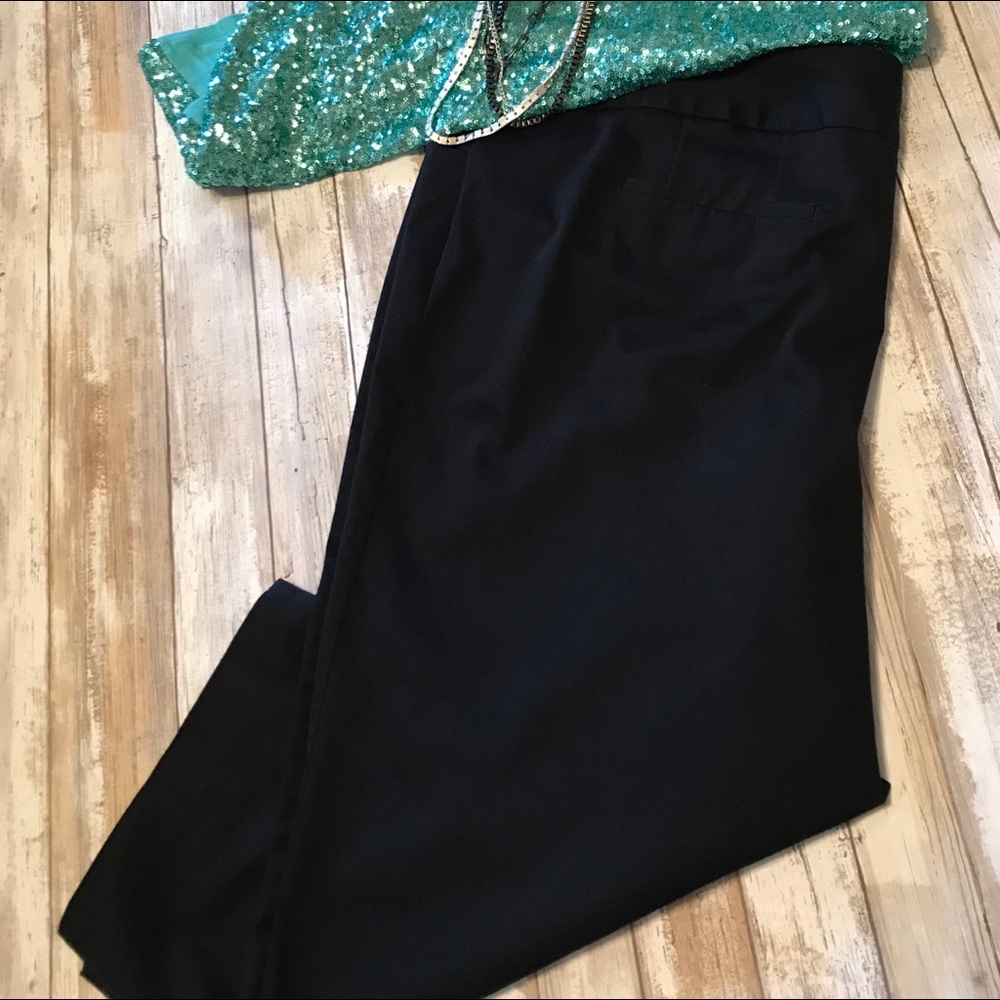 CUTE Worthington Black Capri Dress Pant. Plus24.